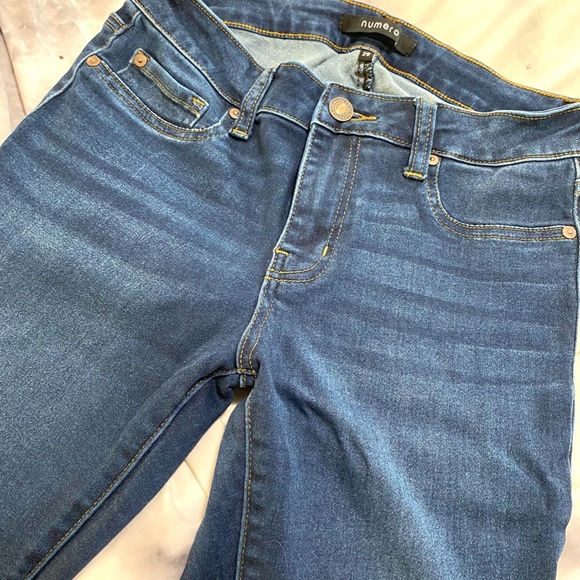 Midrise Numero Skinny Jeans - Picture 2 of 4